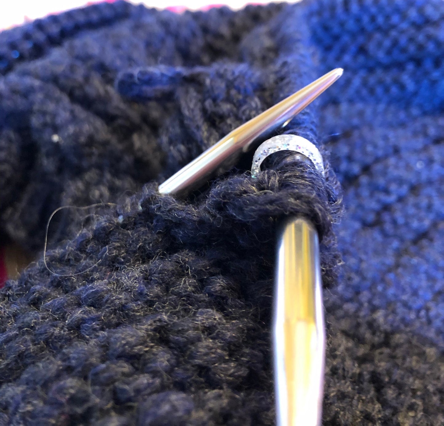 Sparkle rings stitch marker set for Large needles, Stitch markers for knitting, Tin of knitting markers. Sparkle Markers for large needles