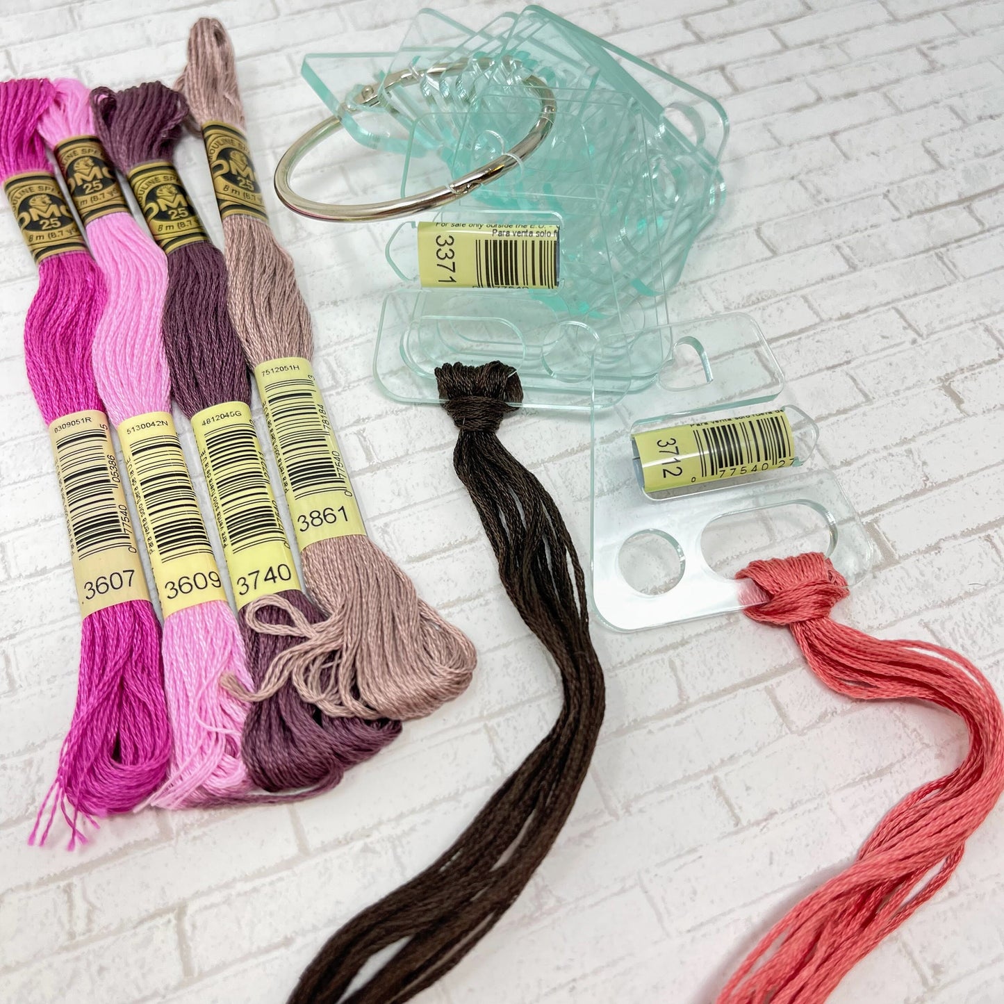 Embroidery Thread holder,acrylic floss keeper for embroidery thread.Thread minder Hand embroidery floss thread drops.Cross Stitch floss drop
