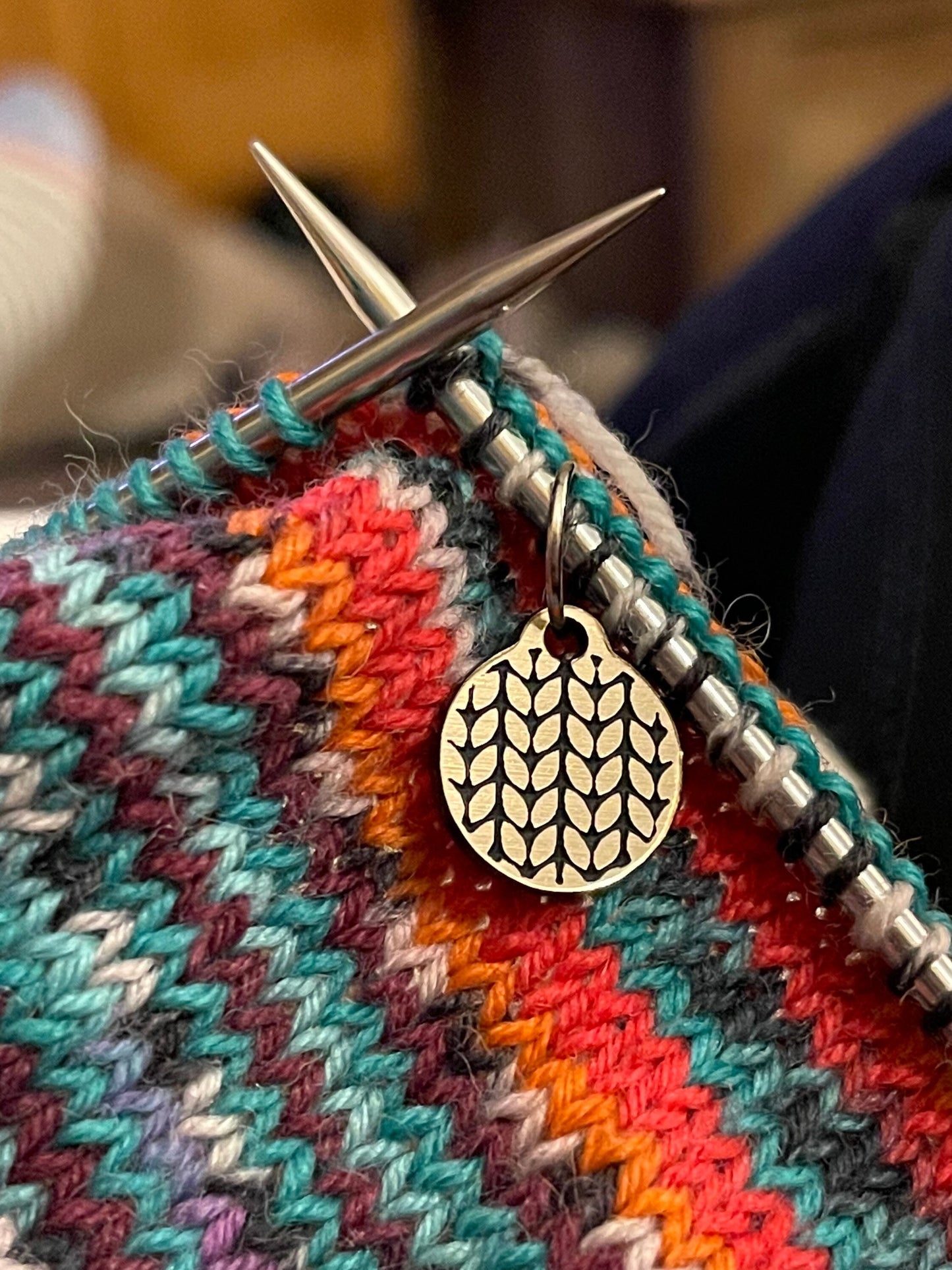 Brushed metal rose gold, gold and silver knit and purl stitch markers, metallic look stich markers for knitting, knit purl progress keepers