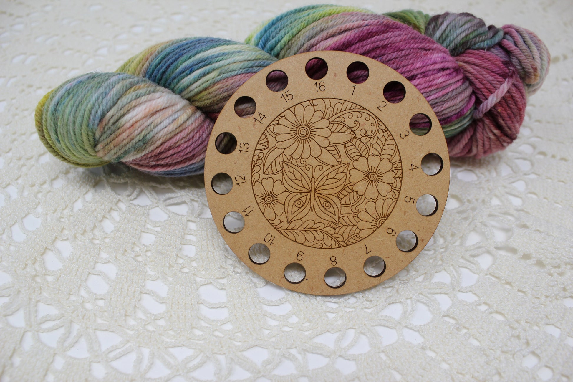 Embroidery Floss round organizer, wood embroidery thread chart, numbered embroidery thread holder. 16 hole color chart for floss
