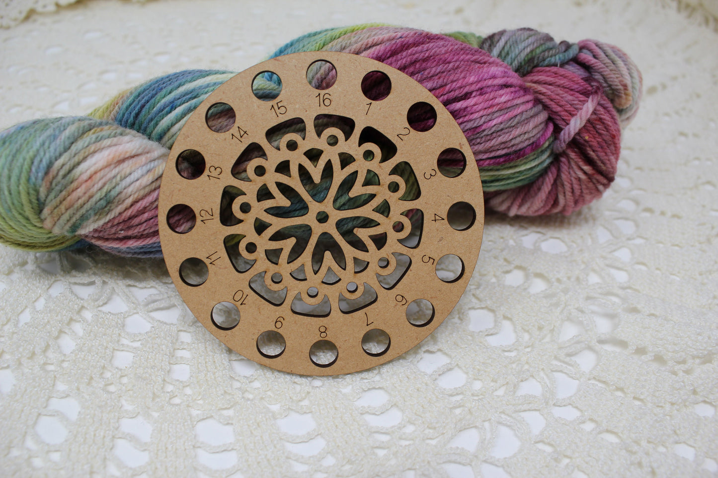 Embroidery Floss round organizer, wood embroidery thread chart, numbered embroidery thread holder. 16 hole color chart for floss