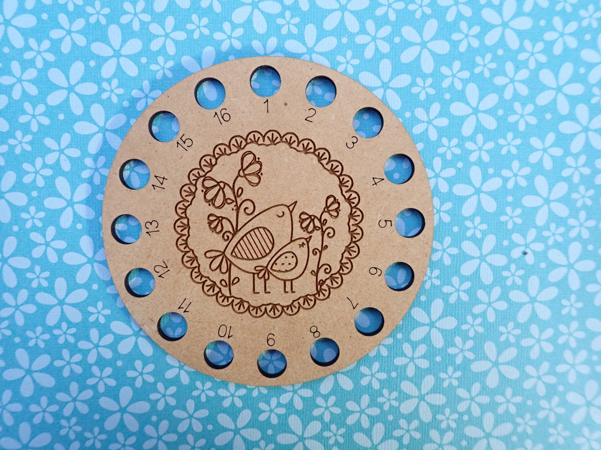 Embroidery Floss round organizer, wood embroidery thread chart, numbered embroidery thread holder. 16 hole color chart for floss