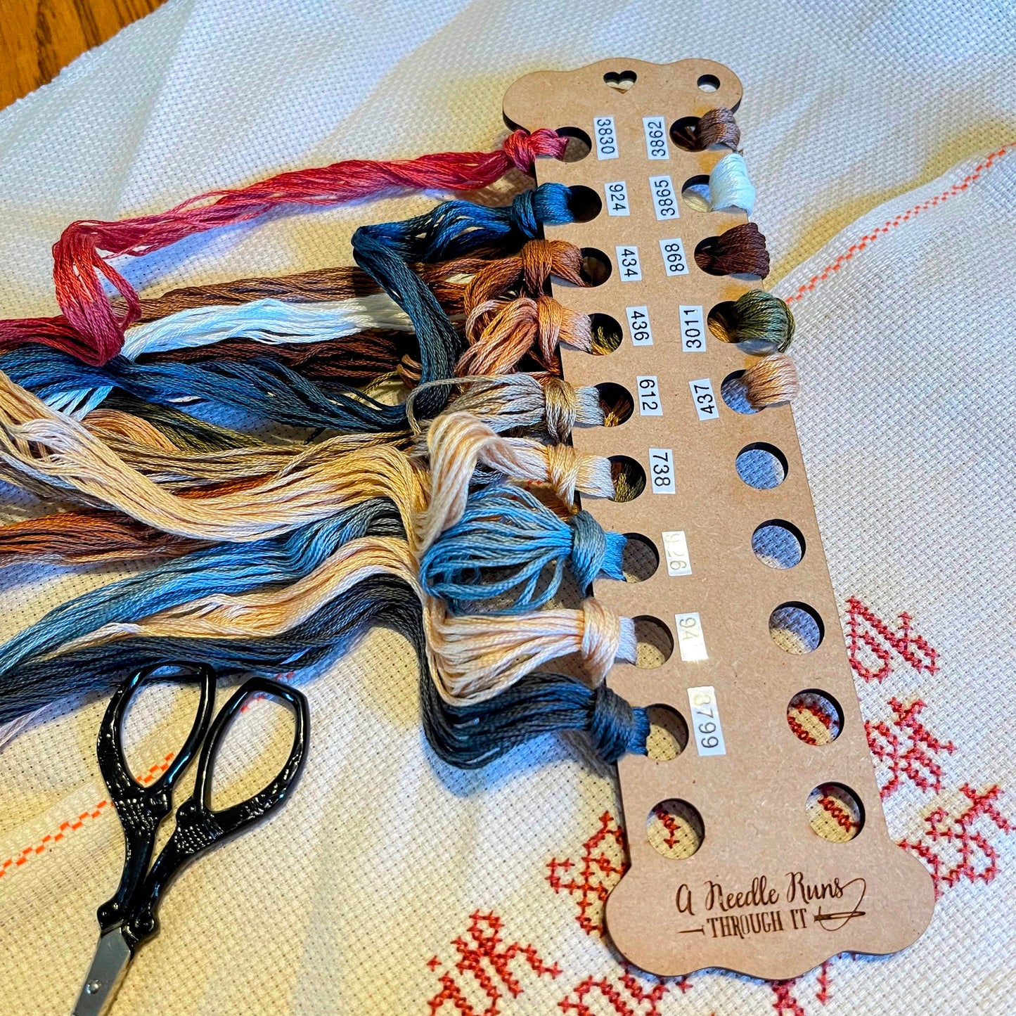 Embroidery Floss Organizer, Large bobbin floss keeper. Thread bobbin for hand embroidery. 6 color bobbin chart keeper